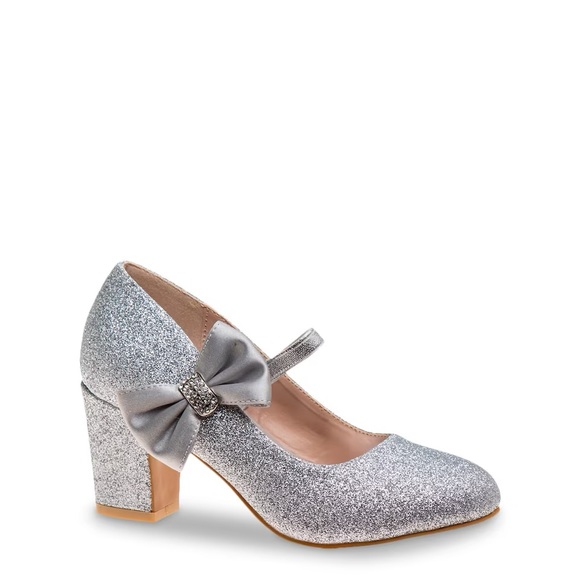 Badgley Mischka Other - SOLD - Badgley Mischka Silver Glittery Heels